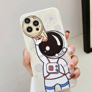 Cartoon Astronaut case for iPhone 13
New